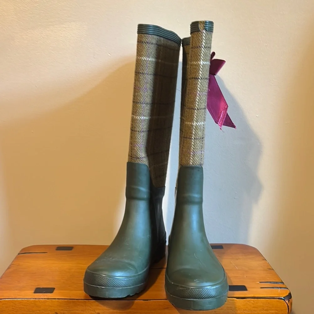 J. Crew Green Winter Rain Boots with Classic Design - Picture 4 of 9
